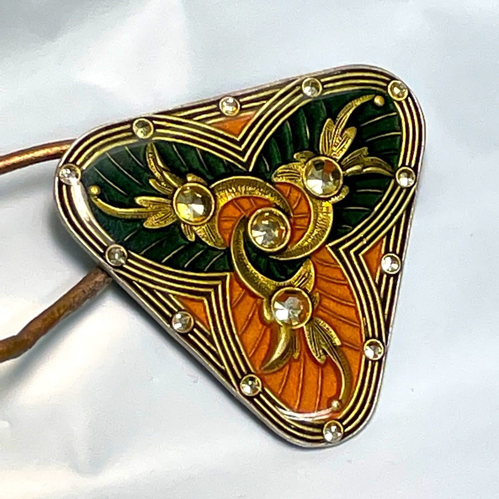 Catherine Popeseco Pendant / Pin